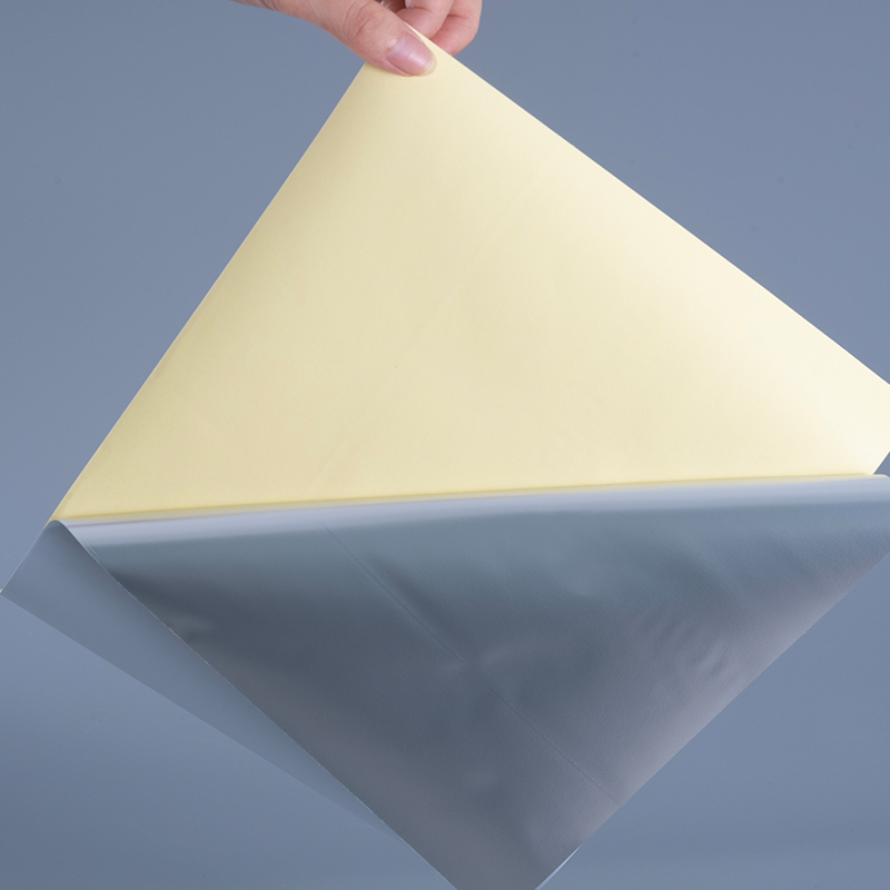 50mic 光沢のある白いポリエステル PET フィルム自己粘着ラベル、デジタル印刷用溶剤アクリル粘着剤ジャンボ ロール付き