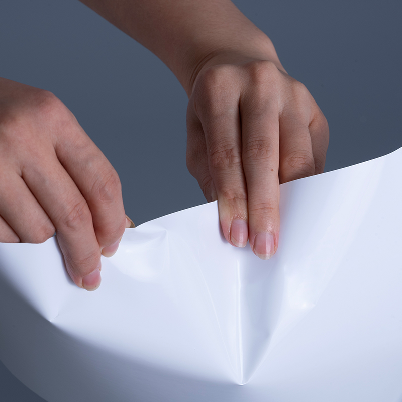 25mic 光沢 PET ビニール フィルム ラベル素材、アクリル粘着剤付きインクジェット印刷用ジャンボ ロール