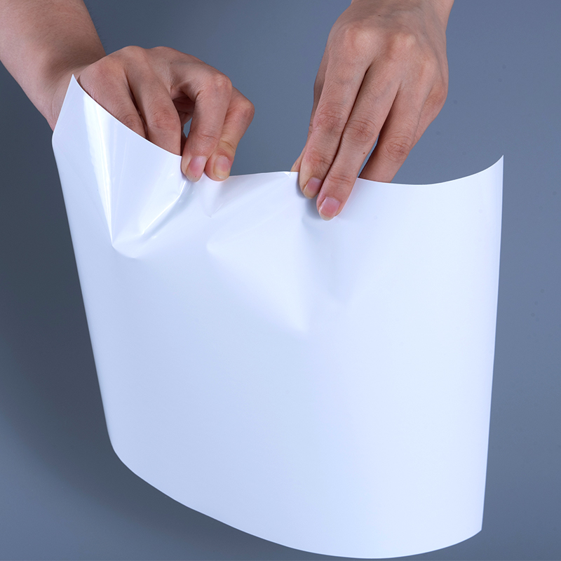 25mic 光沢 PET ビニール フィルム ラベル素材、アクリル粘着剤付きインクジェット印刷用ジャンボ ロール