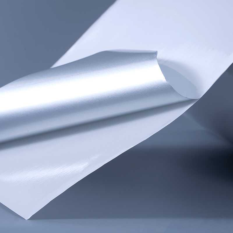 25mic 光沢のある白いアルミメッキ ポリエステル フィルム自己粘着ラベル、水性アクリル粘着剤付き、インクジェット印刷用