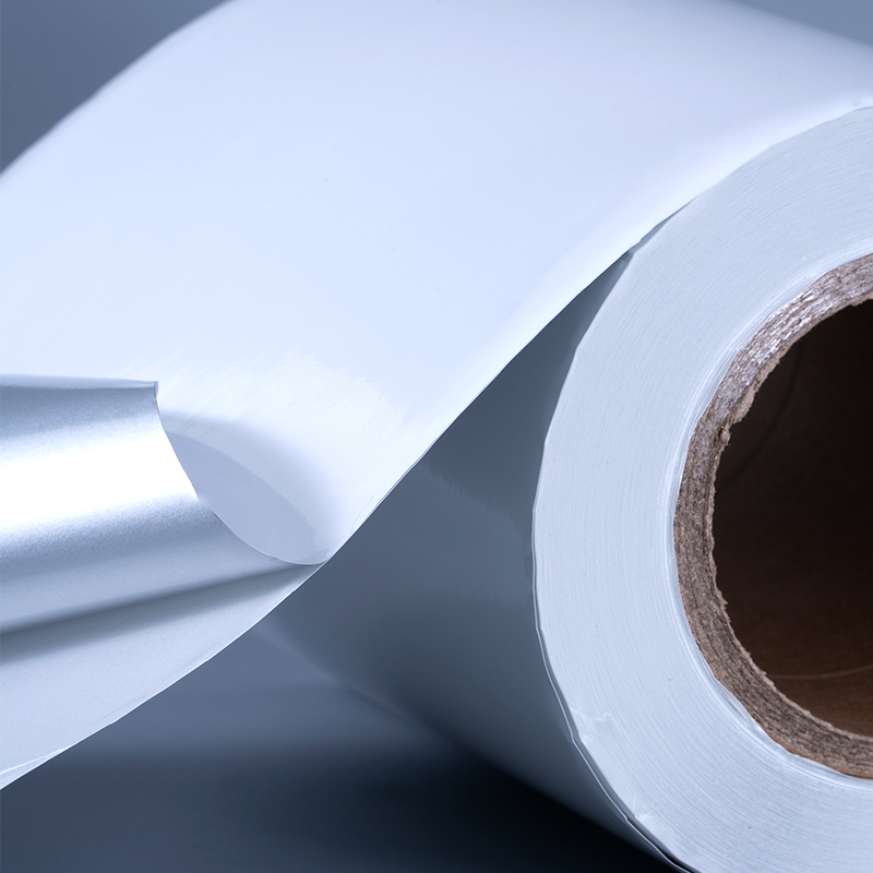 25mic 光沢のある白いアルミメッキ ポリエステル フィルム自己粘着ラベル、水性アクリル粘着剤付き、インクジェット印刷用