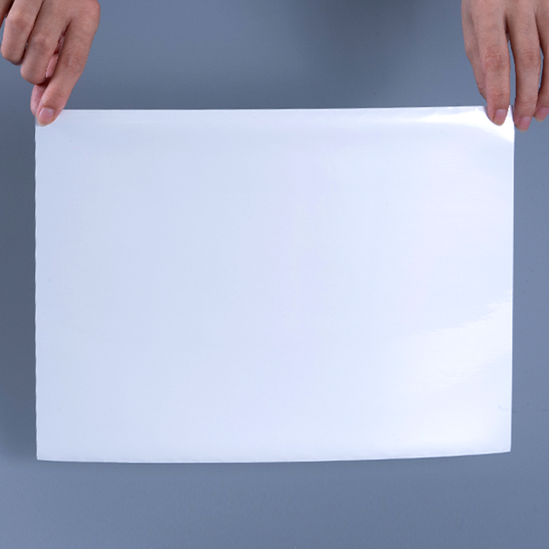 25mic 光沢のある白いアルミメッキ ポリエステル フィルム自己粘着ラベル、水性アクリル粘着剤付き、インクジェット印刷用